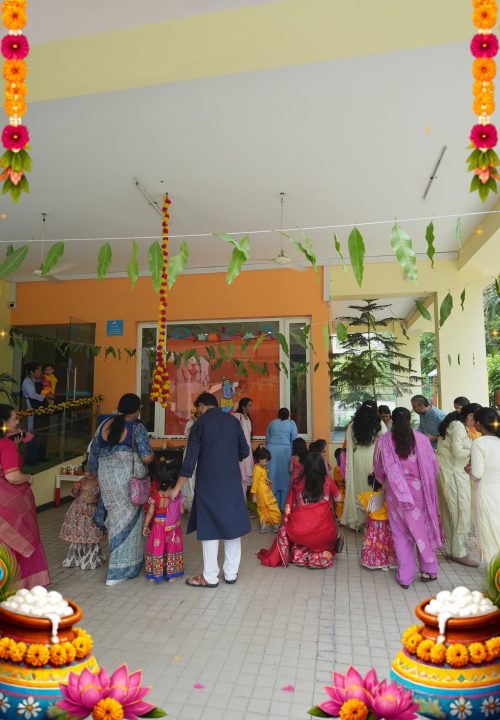 🦚✨ A celebration filled with devotion, joy and little Krishna magic!Bella Mente came alive with (8)
