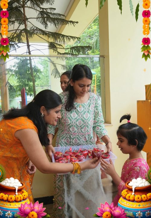 🦚✨ A celebration filled with devotion, joy and little Krishna magic!Bella Mente came alive with (9)